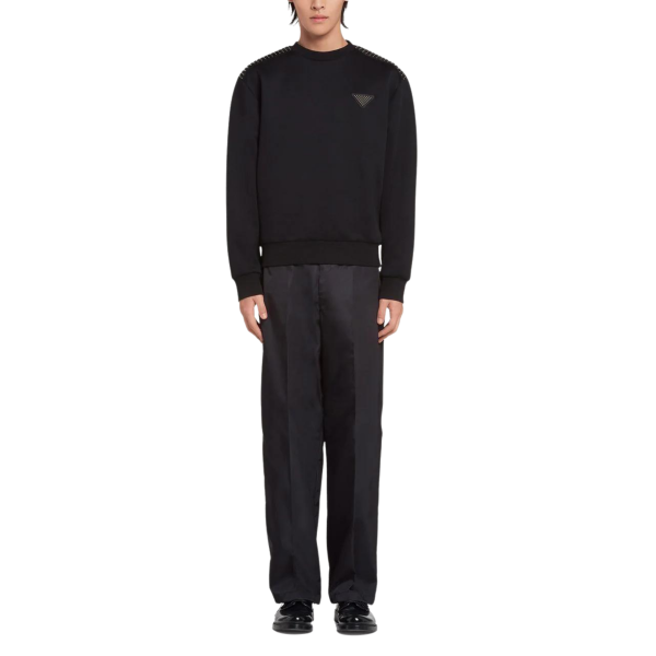 prada-sweat-shirt-col-rond-coton-noir-clou-metal
