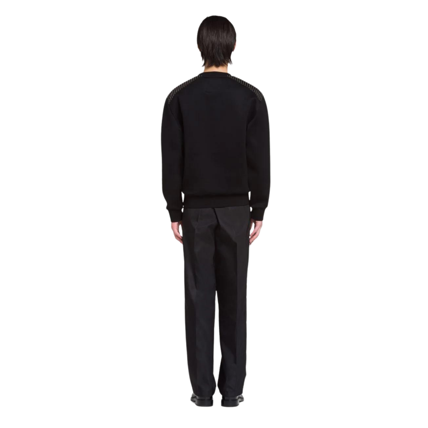 prada-sweat-shirt-col-rond-coton-noir-clou-metal