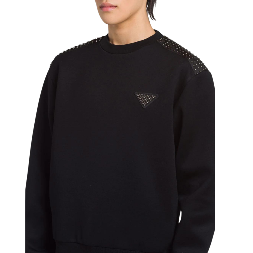 prada-sweat-shirt-col-rond-coton-noir-clou-metal