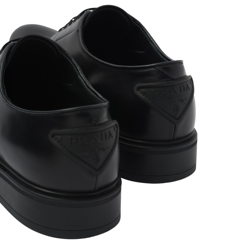 Chaussures à lacets PRADA Derbies cuir brossé noir logo talon
