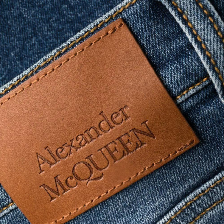 jean flare ALEXANDER MCQUEEN patch logo denim bleu finitions effet usé