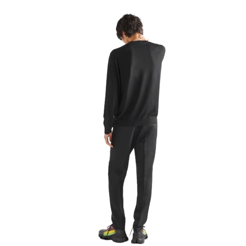pull oversize laine extra fine PRADA noire logo lettre jacquard blanc