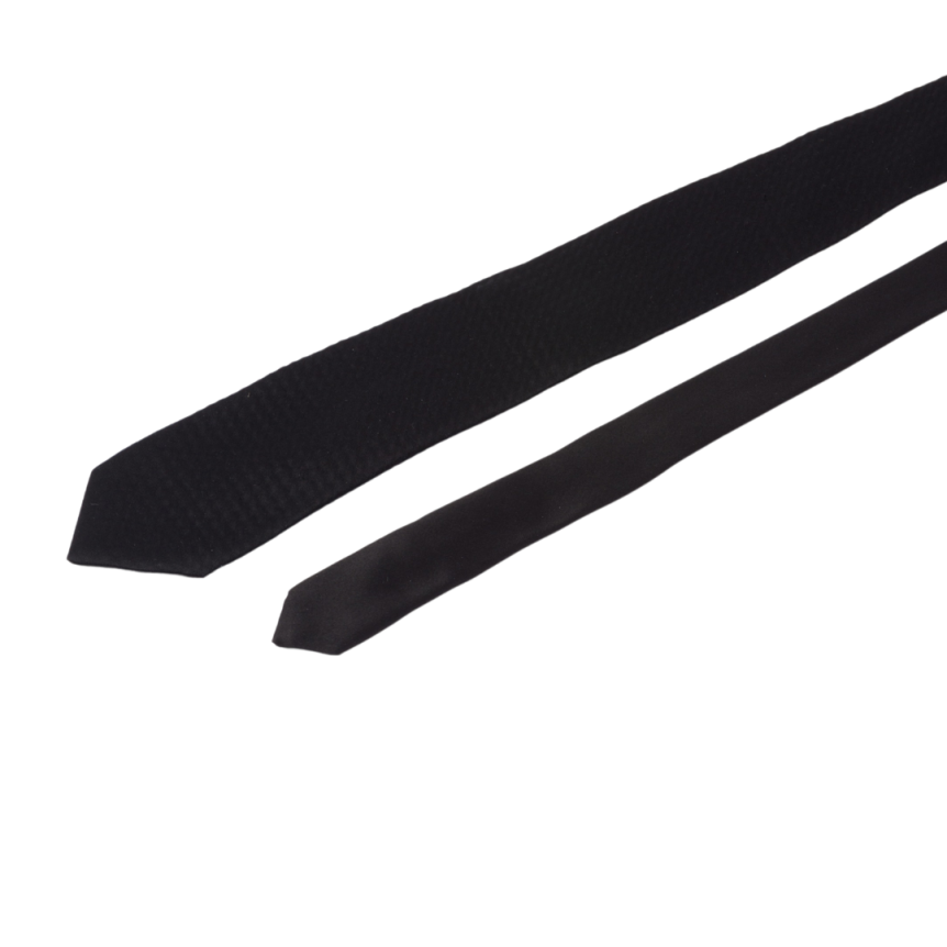 Cravate PRADA en soie noire etiquette logo