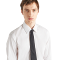 Cravate en soie noire etiquette logo