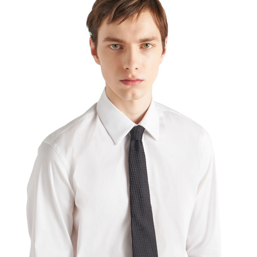 Cravate PRADA en soie noire etiquette logo