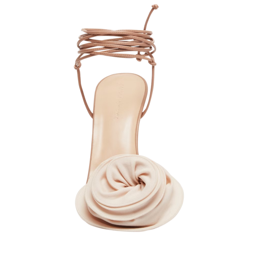 Sandales à talon MAGDA BUTRYM cuir beige lien cheville fleur amovible