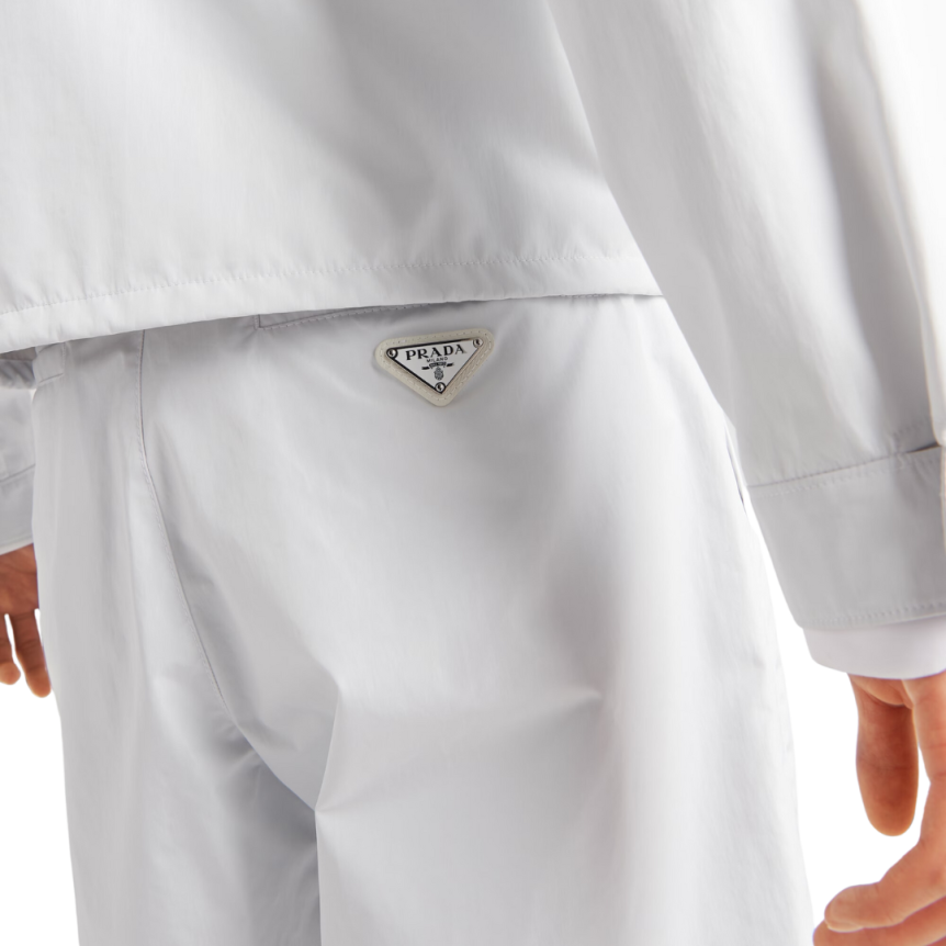 Bermuda Cargo PRADA Re-nylon blanc poche logo triangle métal