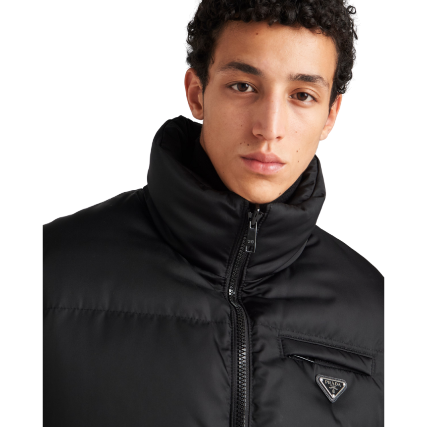 Doudoune PRADA Re nylon noir Logo triangle métal