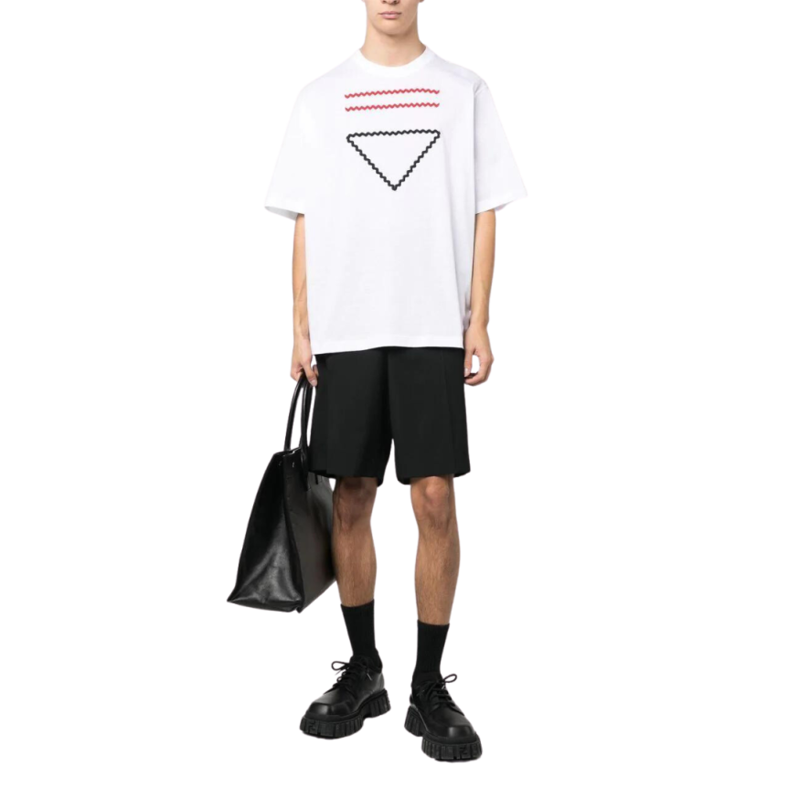 T-shirt PRADA col rond coton blanc broderie rouge triangle noir