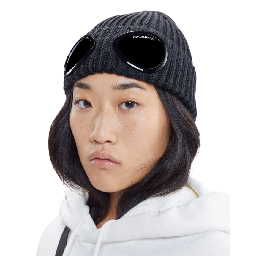 Bonnet CP COMPANY laine côtelée gris acier lunettes