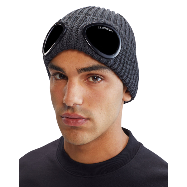 Bonnet CP COMPANY laine côtelée gris acier lunettes