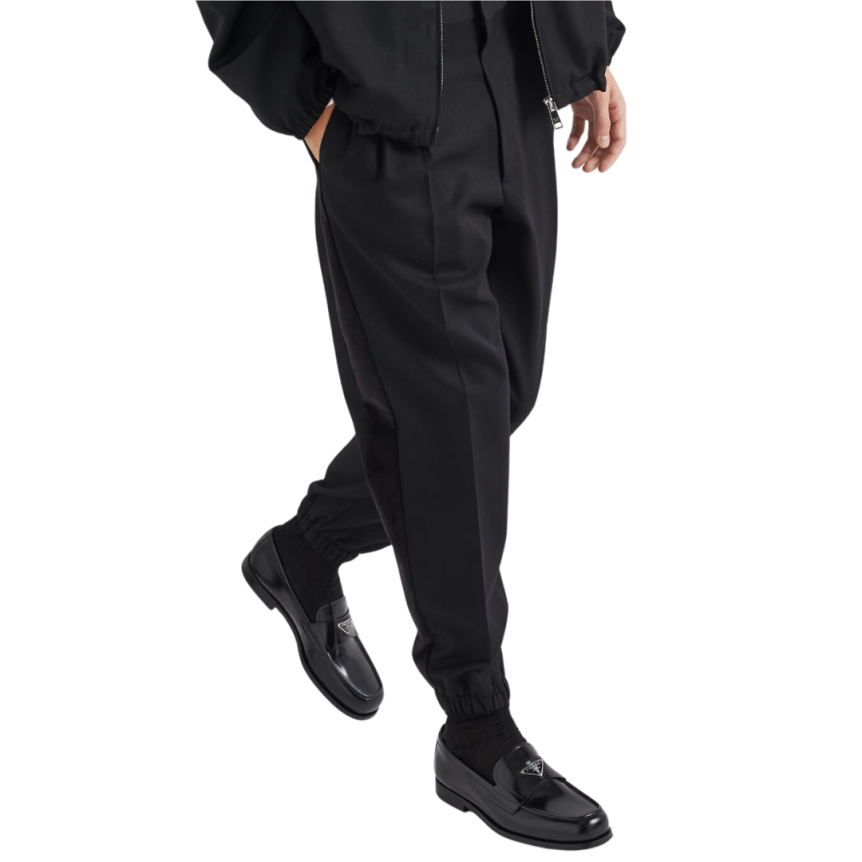 Mocassins PRADA cuir brossé noir logo triangle métal