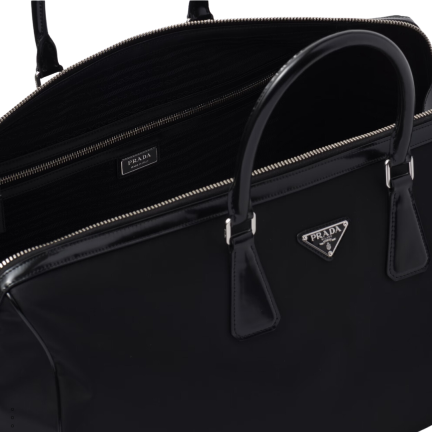 Sac marin PRADA porté main bandoulière Re-Nylon cuir brossé noir