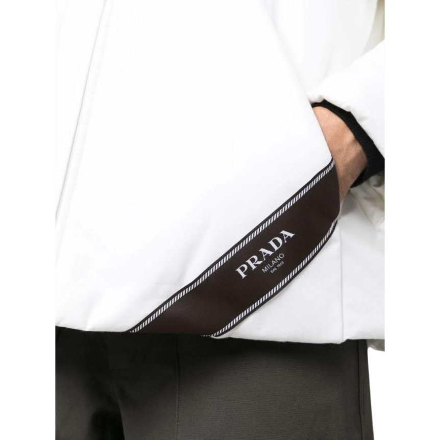 Doudoune PRADA capuche nylon blanc logo imprimé noir