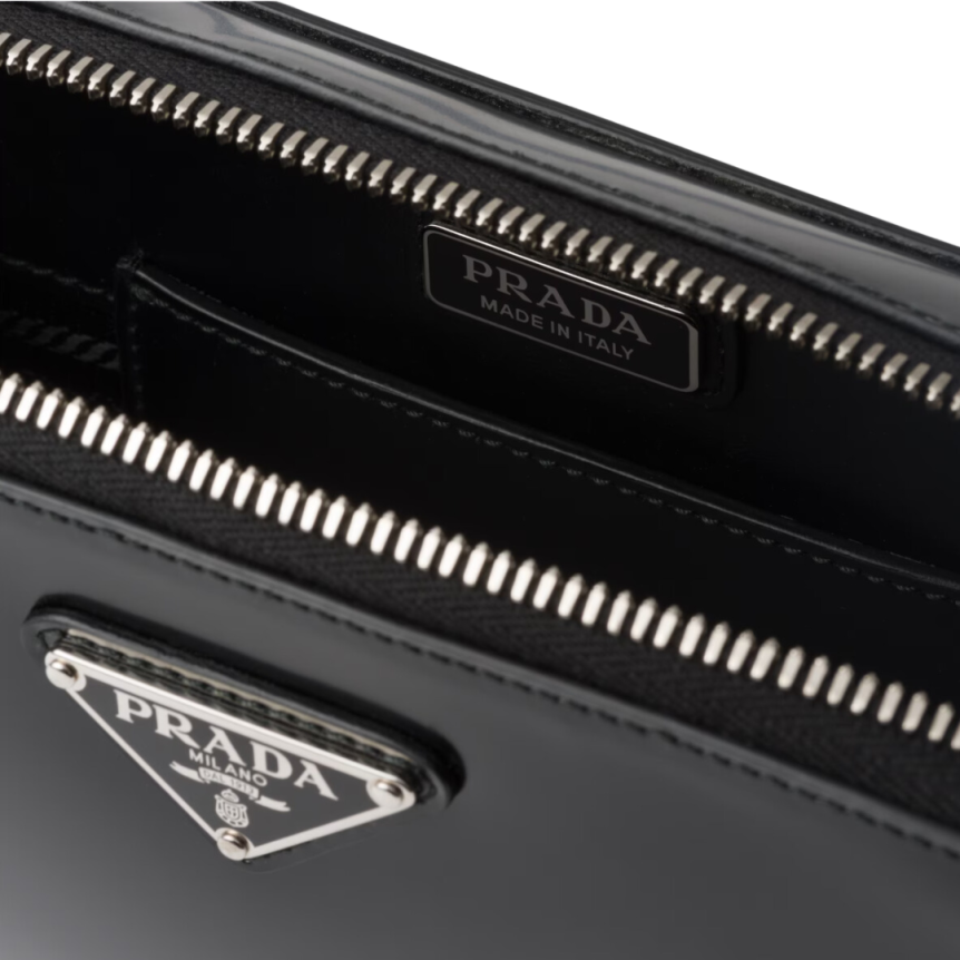 Sac Brique PRADA cuir Saffiano noir bandoulière logo triangle métal
