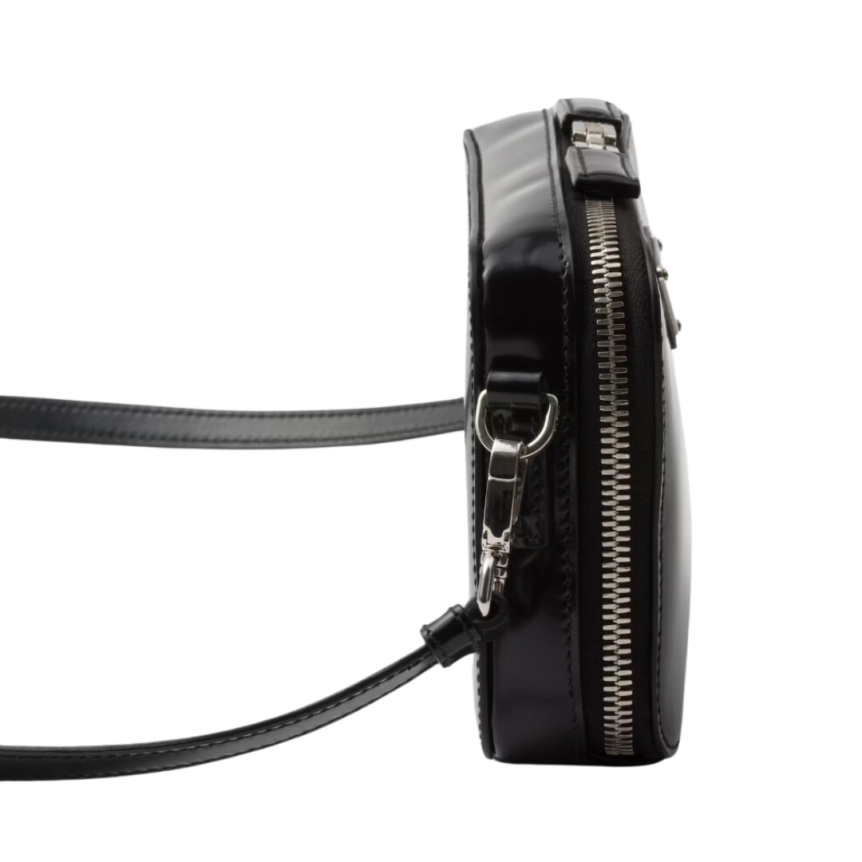 Sac Brique PRADA cuir Saffiano noir bandoulière logo triangle métal