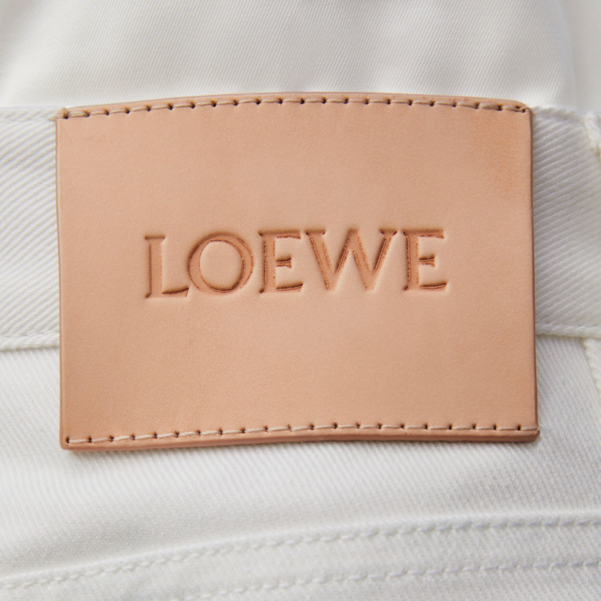 Jean LOEWE Taille haute denim de coton blanc patch cuir