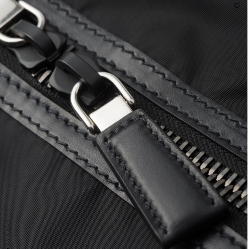 Sac de voyage PRADA Re-Nylon cuir noir logo triangle