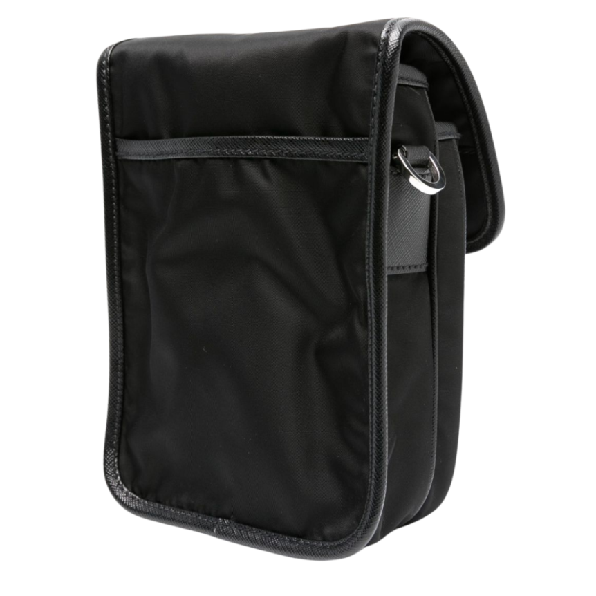 Sacoche bandoulière PRADA Re-nylon noir à rabat logo triangle émail