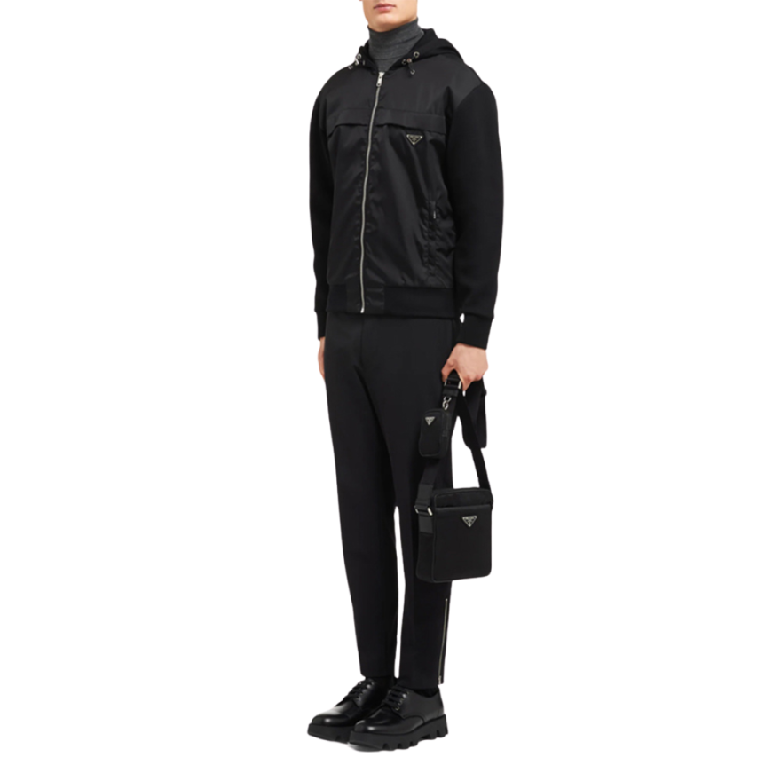 Sac sacoche PRADA bandoulière carré nylon noir logo triangle