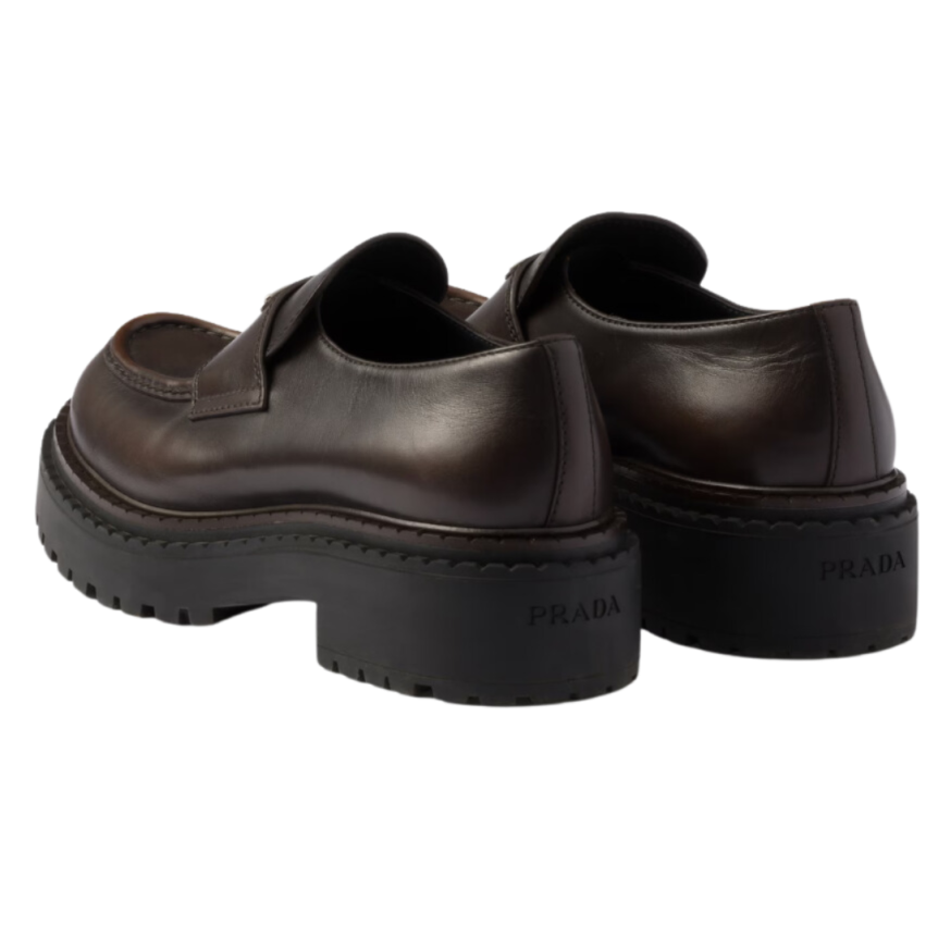 Mocassins PRADA cuir marron semelle double logo triangle