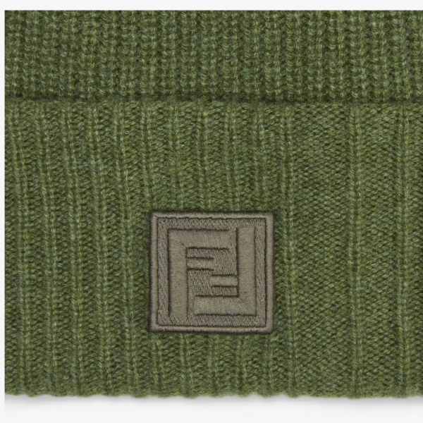 Bonnet FENDI laine verte écusson FF