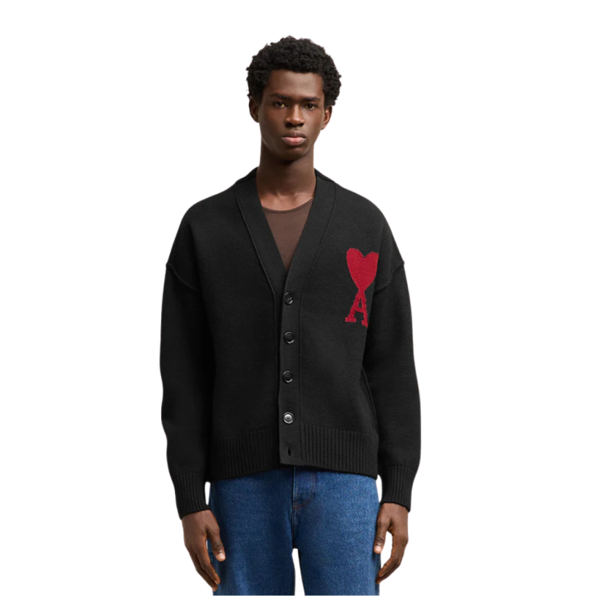 Cardigan AMI Paris laine mérinos feutrée noir cœur rouge