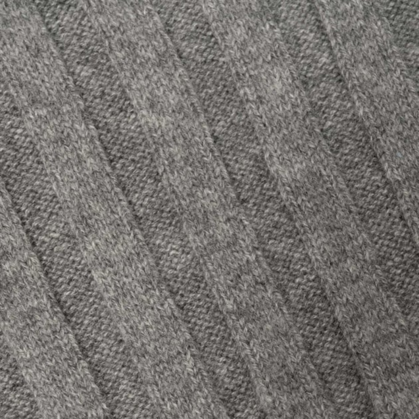 Brunello Cucinelli Echarpe cachemire gris clair côtelé bordure beige