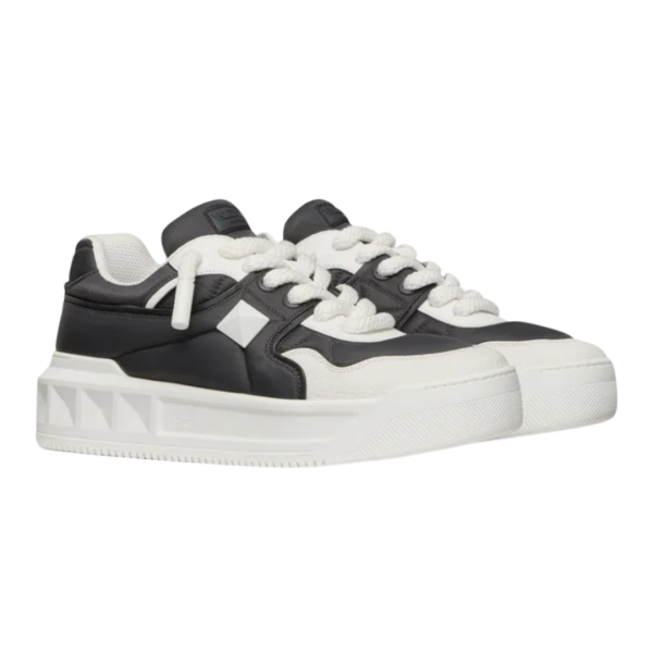 Baskets basses VALENTINO One Stud XI Cuir noir semelle blanche