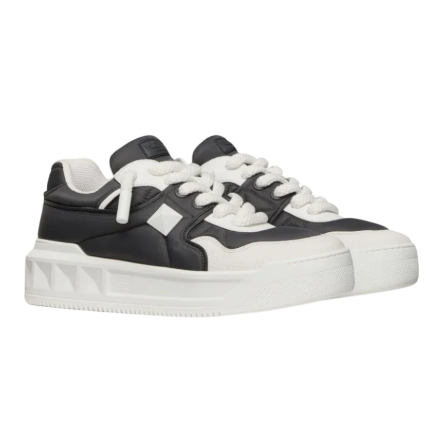 Baskets basses VALENTINO One Stud XI Cuir noir semelle blanche