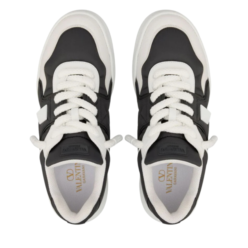 Baskets basses VALENTINO One Stud XI Cuir noir semelle blanche