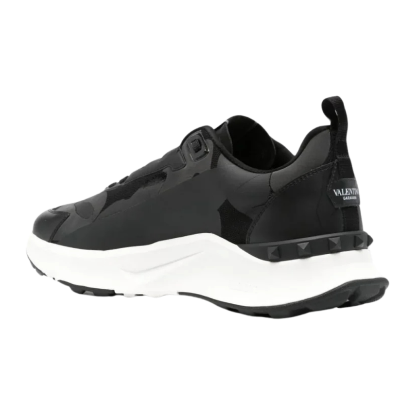 Baskets basses VALENTINO True Act cuir veau noir semelle blanche