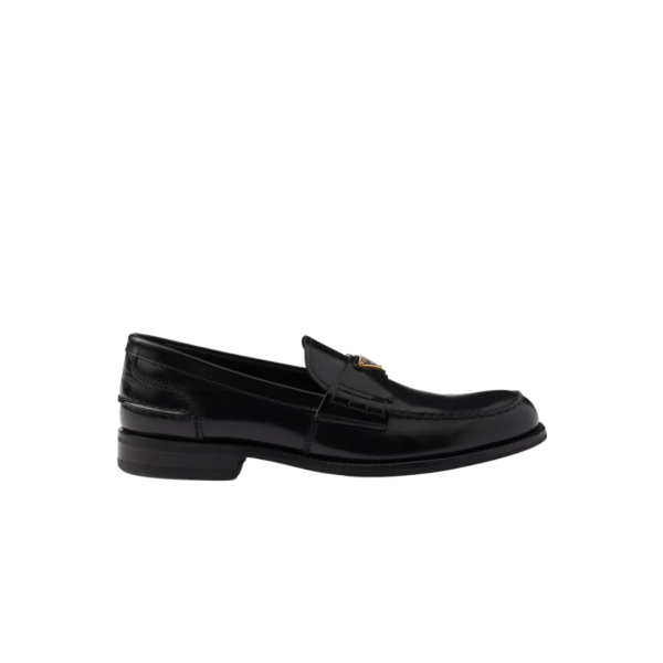 Mocassins PRADA cuir brossé noir logo triangle or
