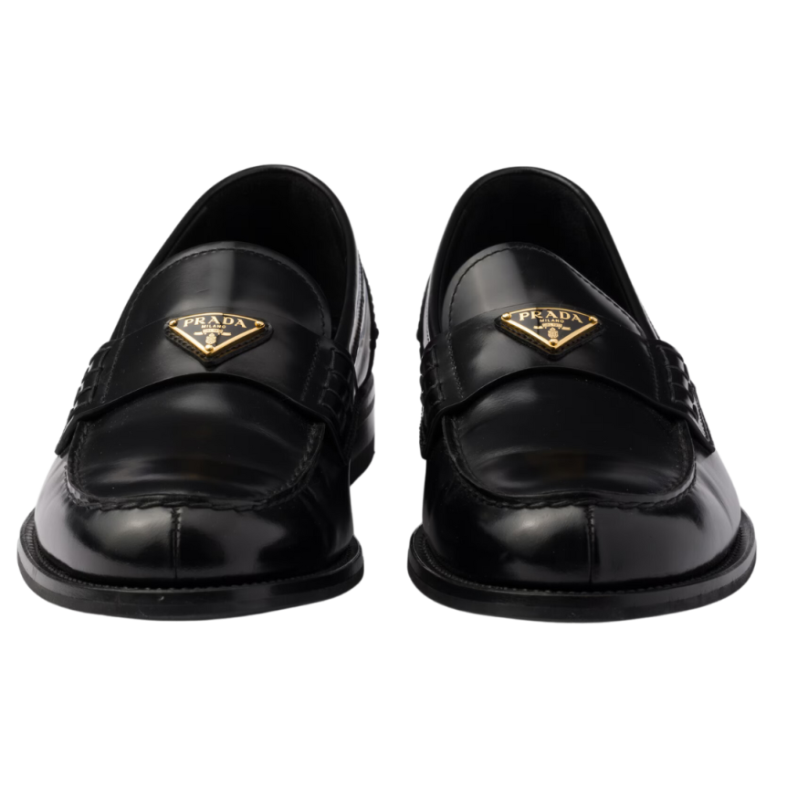 Mocassins PRADA cuir brossé noir logo triangle or