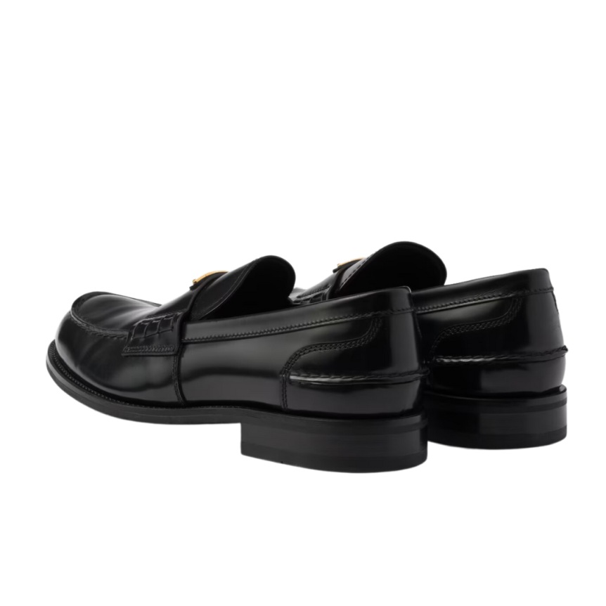 Mocassins PRADA cuir brossé noir logo triangle or
