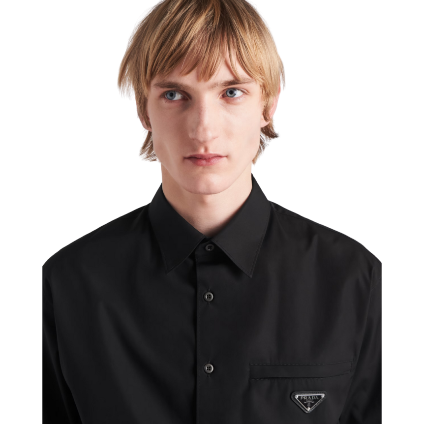 Chemise oversize PRADA coton noir poche zippée triangle métal émaillé