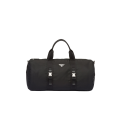 Sac de sport Re-Nylon cuir Saffiano noir triangle métal émail