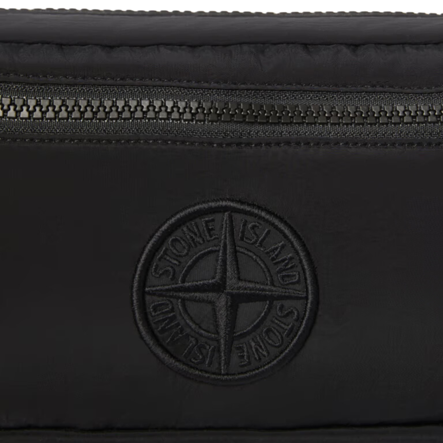 Sac pochette STONE ISLAND nylon métal Econyl ® noir sangle