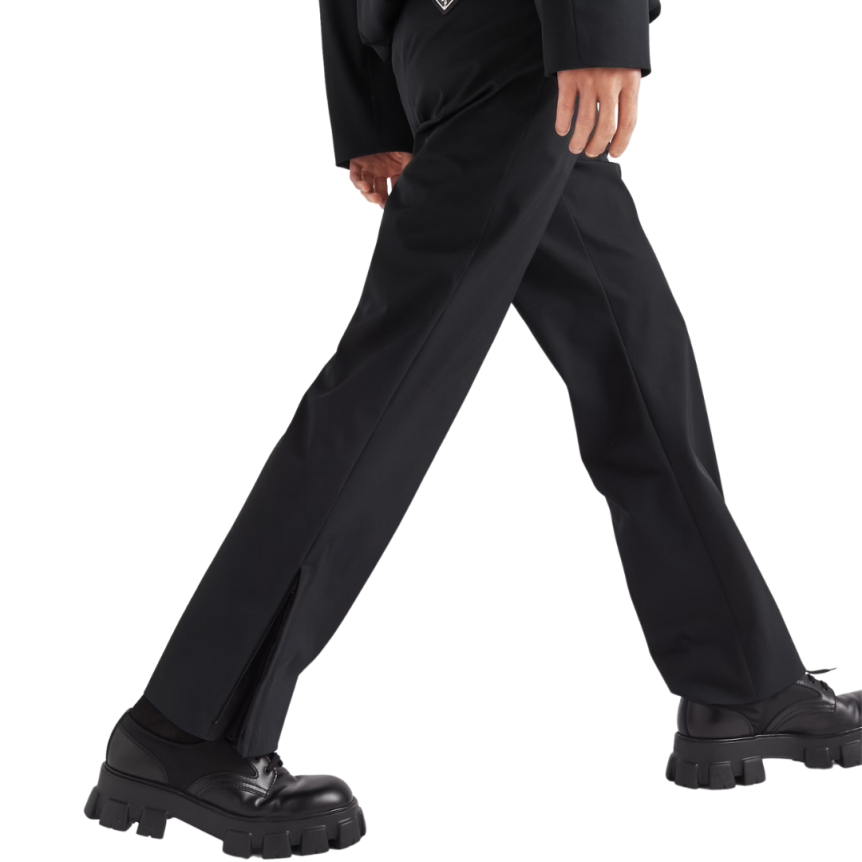 Pantalon PRADA tissu technique stretch logo triangle métal