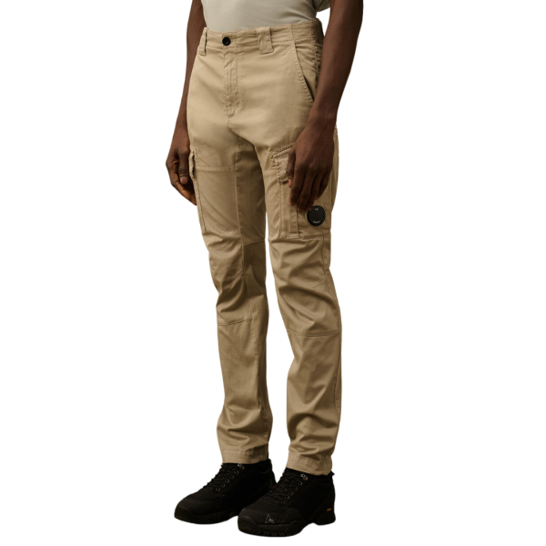 Pantalon cargo CP COMPANY en coton satin extensible beige poche lentille