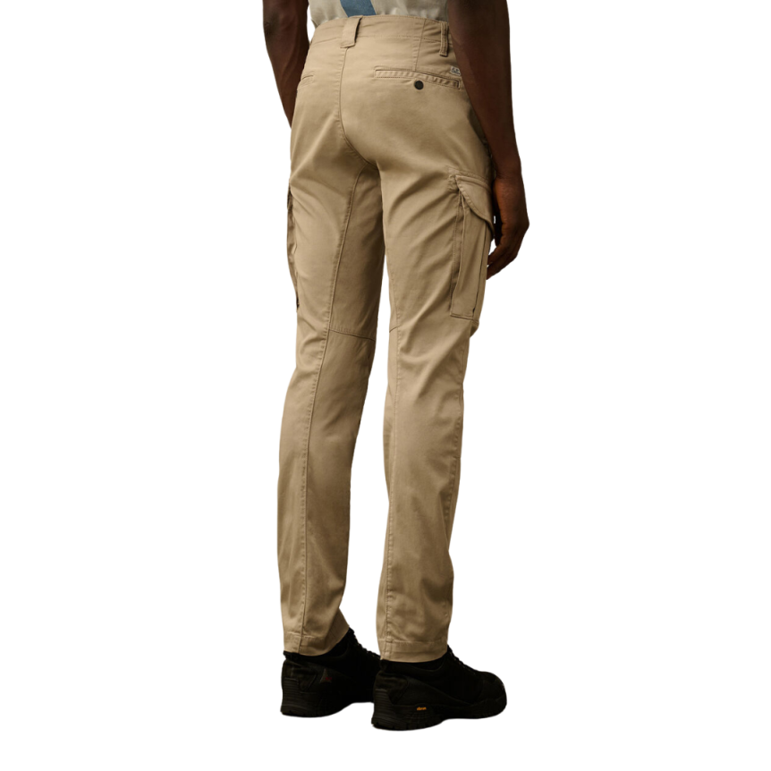 Pantalon cargo CP COMPANY en coton satin extensible beige poche lentille