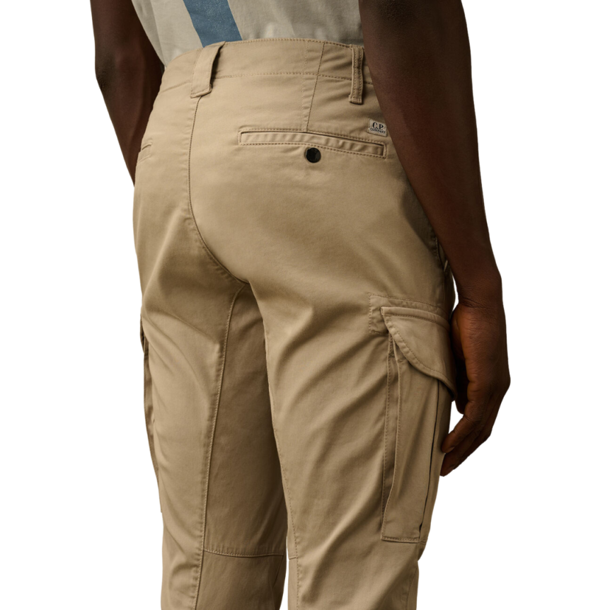 Pantalon cargo CP COMPANY en coton satin extensible beige poche lentille