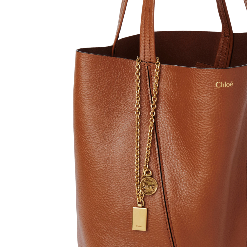 Grand sac cabas CHLOE Spin cuir camel charms métal doré