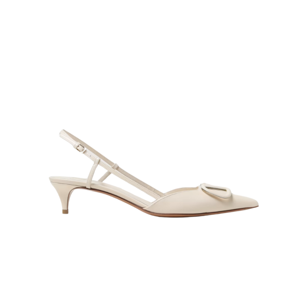 Escarpins à bride arrière VALENTINO cuir vernis écru ornement V logo signature