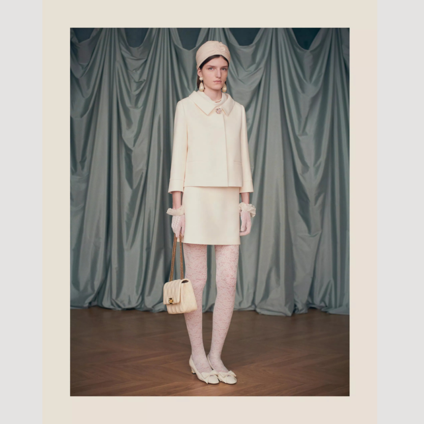 Sac porté épaule VALENTINO Quilte 67 cuir nappa matelassé écru boucle V doré