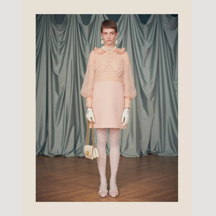 Sac porté épaule VALENTINO V logo signature cuir veau brillant écru chaine dorée