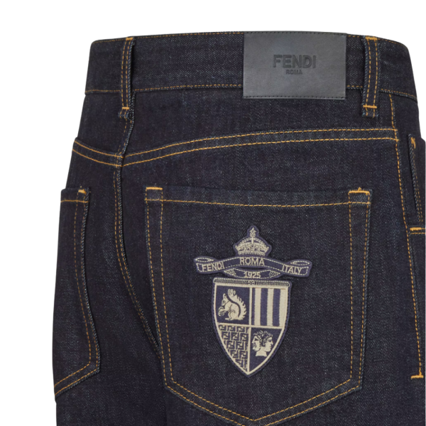 Jean droit FENDI coton denim bleu brut poche broderie blason