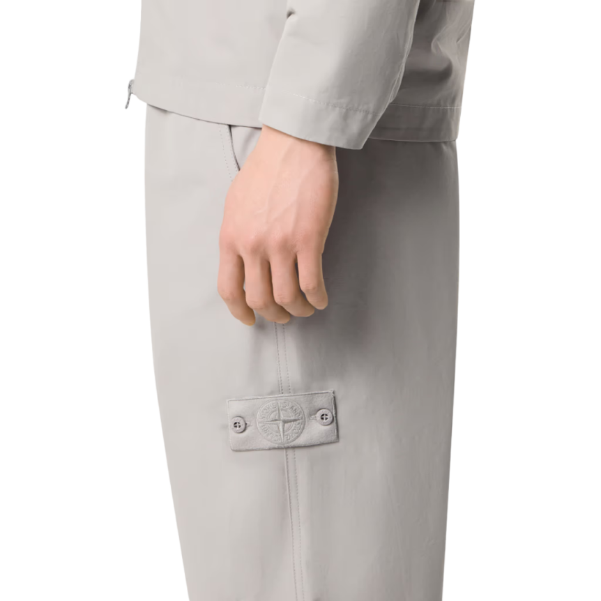 Pantalon chino STONE ISLAND Ghost toile coton déperlante badge ton sur ton