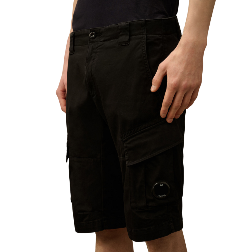 Short cargo CP COMPANY coton stretch doux noir poche verre lunette
