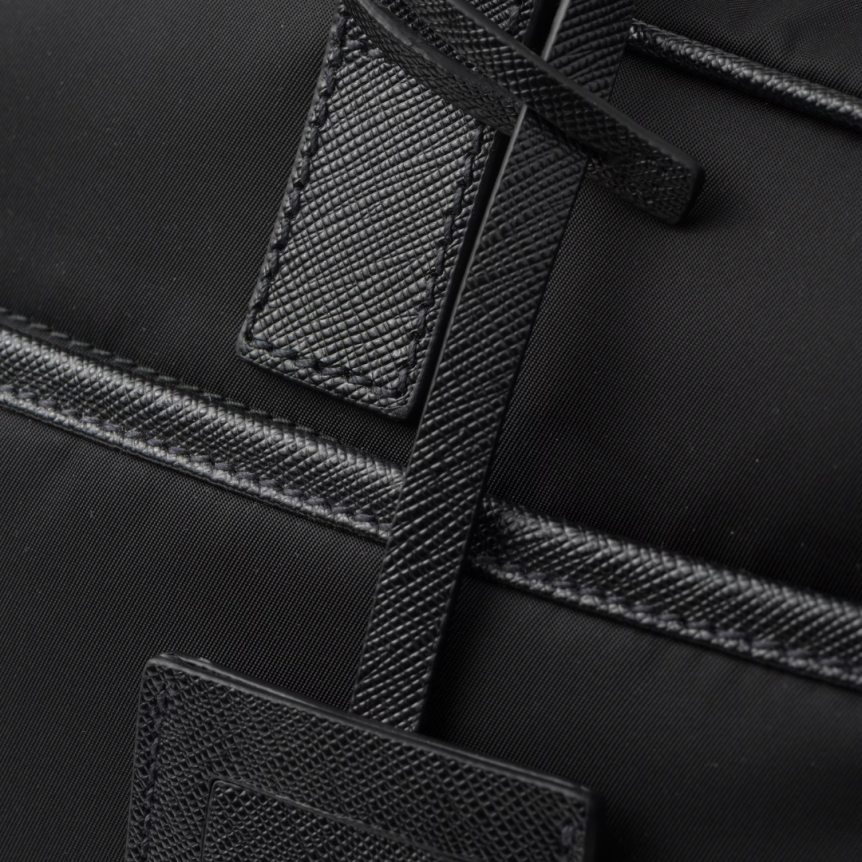 Cartable Briefcase PRADA Re nylon Cuir Saffiano noir logo triangle métal